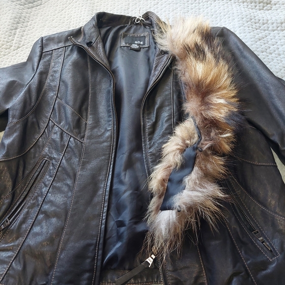 Ana Women's Black Leather Jacket with Faux Fur Collar - Picture 8 of 12